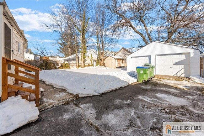 Building Photo - 34 Maple Ave