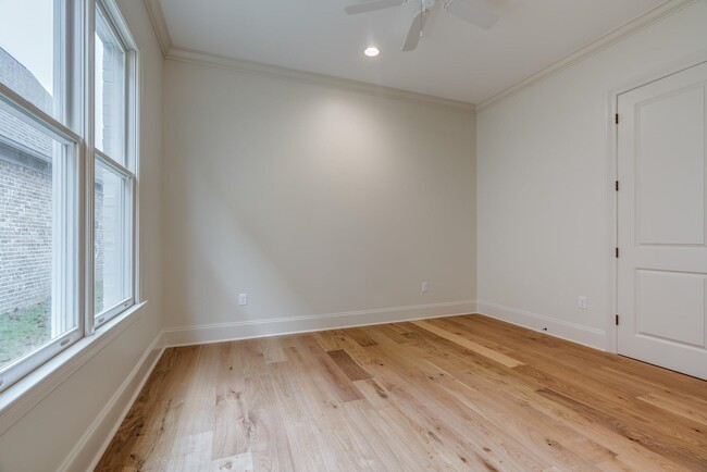 Building Photo - 455 Oma Cove