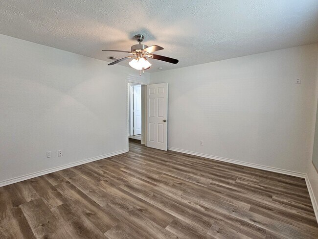 Building Photo - 10615 Heatherford Dr