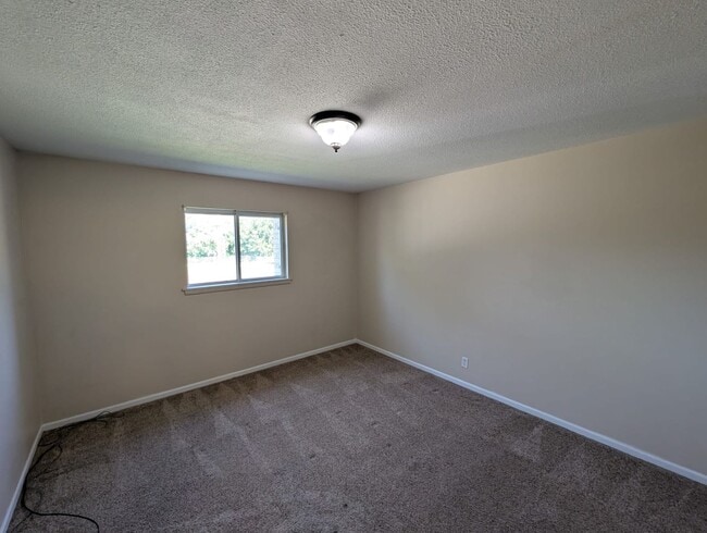 Building Photo - Modern 1BR Condo at Pembroke Gardens – Balcony, Pool Access & Utilities