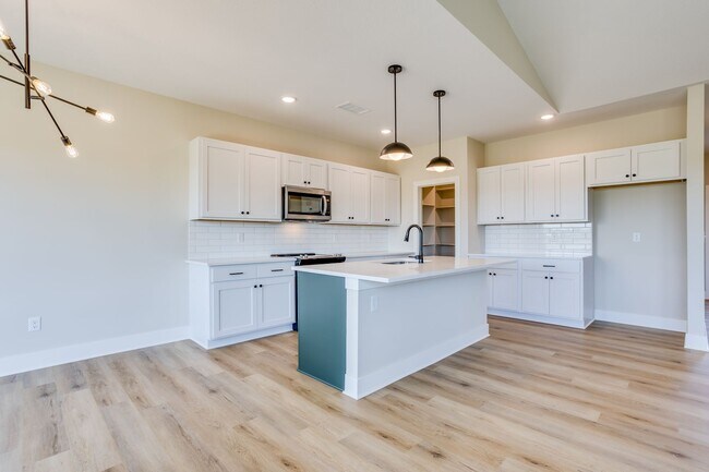 Building Photo - Trails End- Single Family