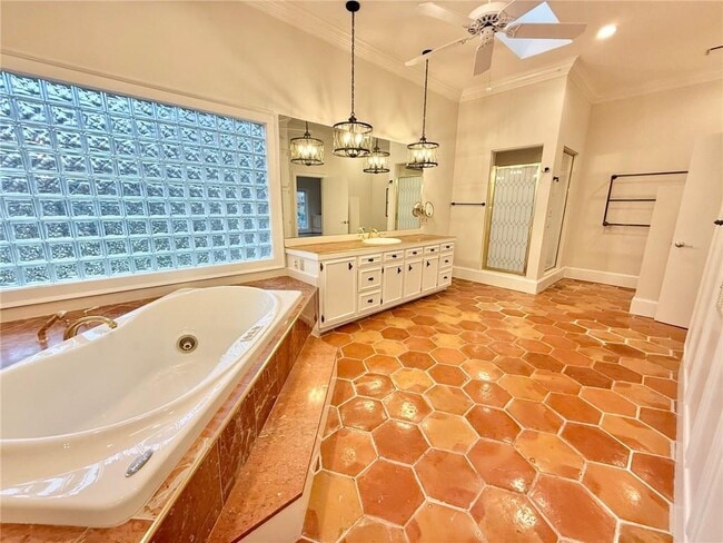 Building Photo - 505 River Valley Rd NW