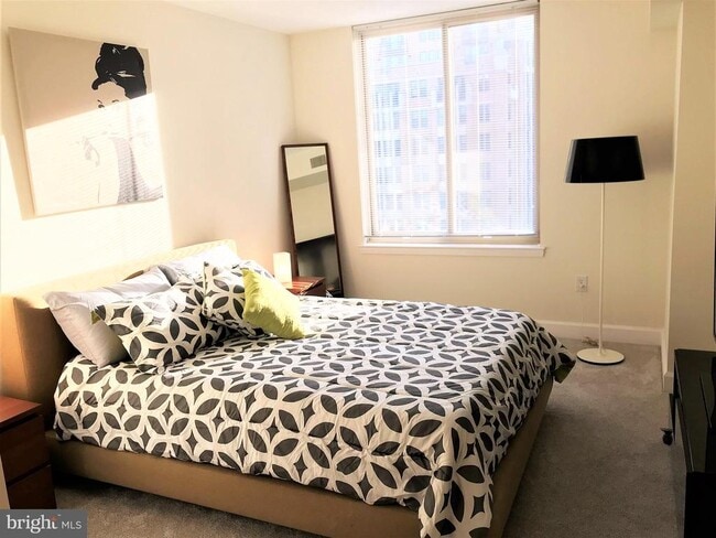 Building Photo - 1220 N Fillmore St