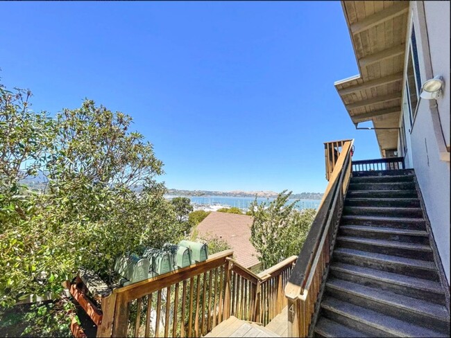 Building Photo - New: 2Bd Water View Flat in Sausalito