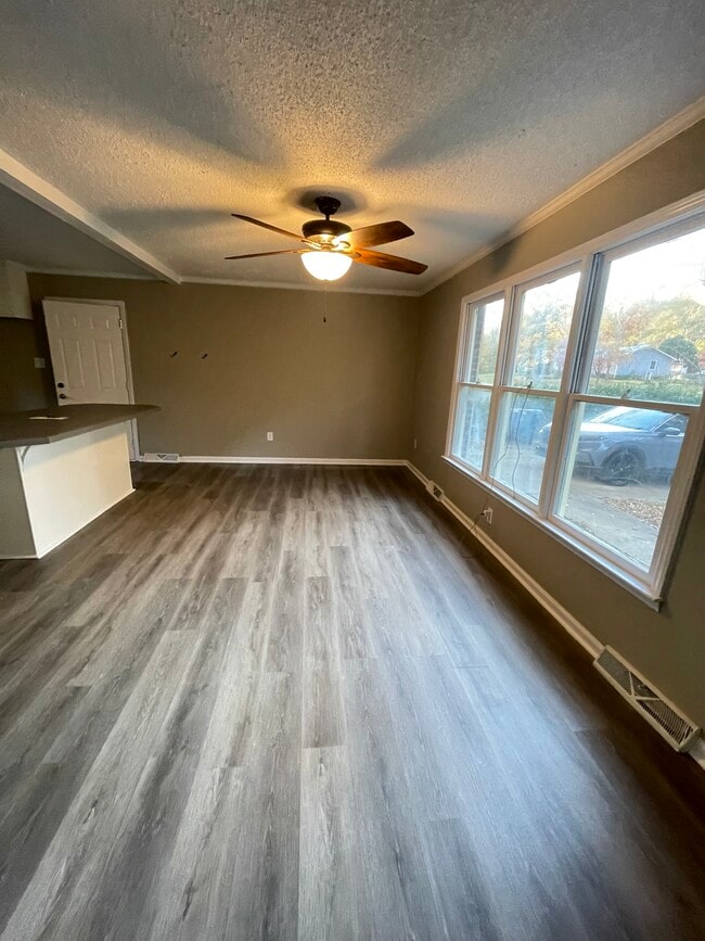 Building Photo - 112 Sycamore Rd