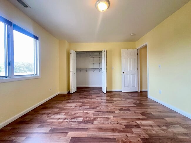 Building Photo - 489 Wolcott St