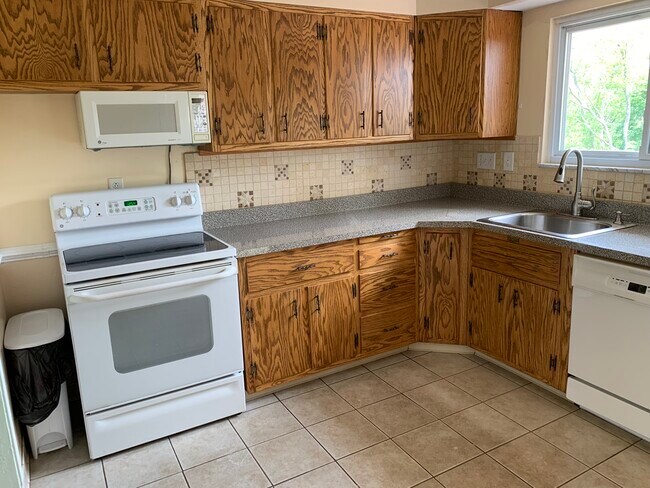 Building Photo - 158 Arla Dr