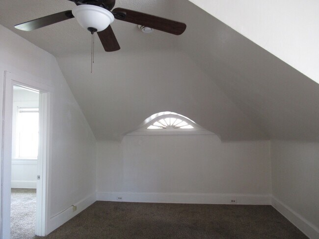 Building Photo - 829 Windham Ave