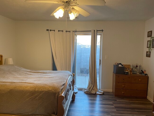 Building Photo - 258 S 200 W