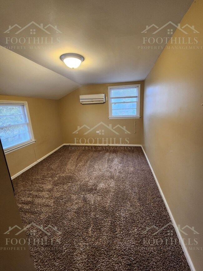 Building Photo - 202 William St