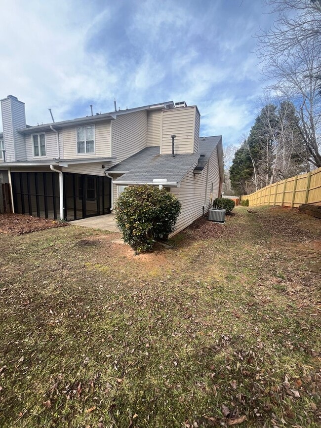 Building Photo - 19 Somersett Dr