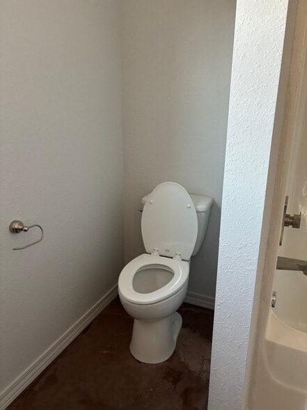 Building Photo - 168 Rustic Ln