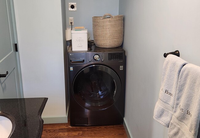 Building Photo - 44 W Shore Rd