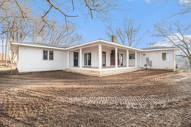 Building Photo - 4585 E Shore Dr