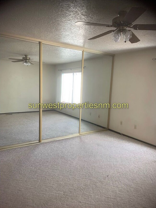 Building Photo - 3 Bedroom, 2.5 Bath 2 Story Condo