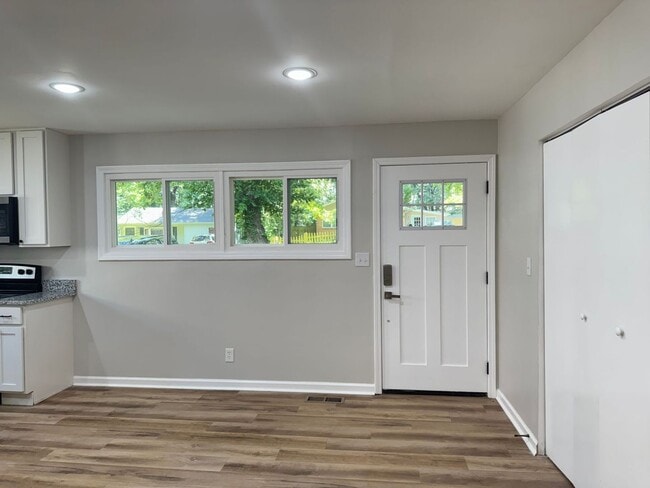 Building Photo - Great Home Conveniently Located! 3 Bed 1 B...
