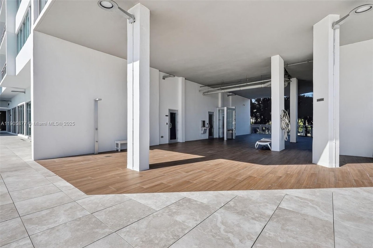 Building Photo - 7135 Collins Ave