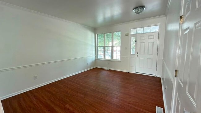 Building Photo - 1071 King Way