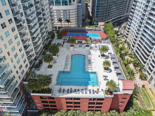 Building Photo - 1155 Brickell Bay Dr