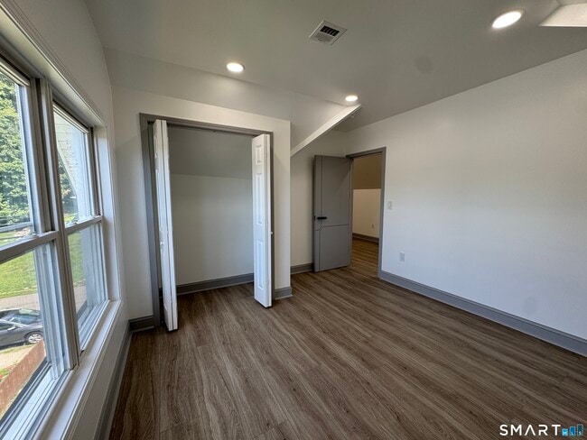 Building Photo - 128 Jewett St