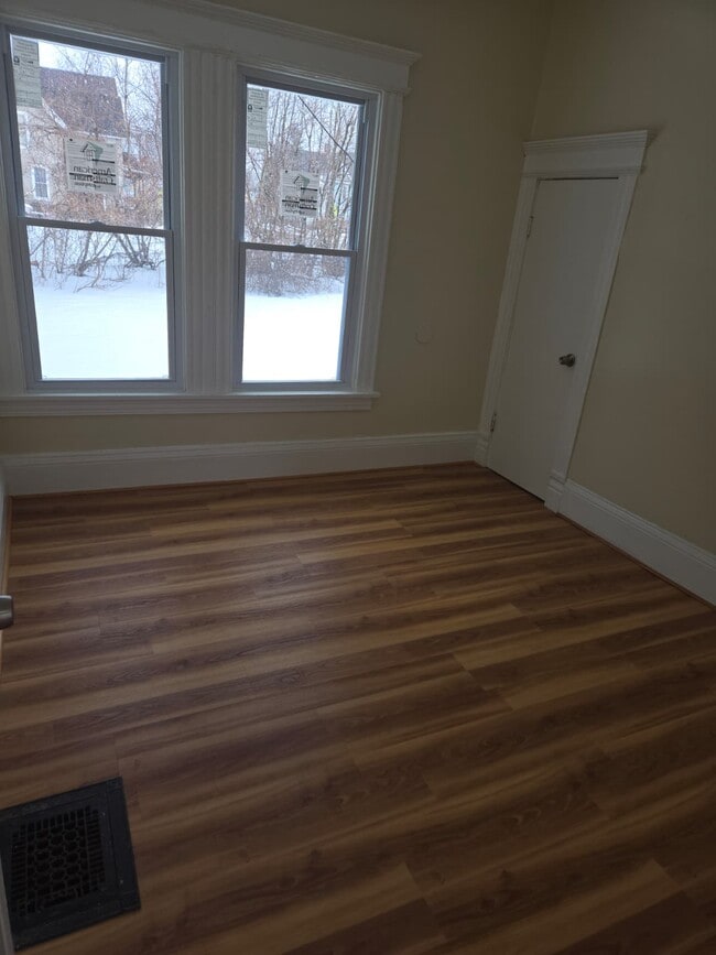 Building Photo - 705-09 South Ave