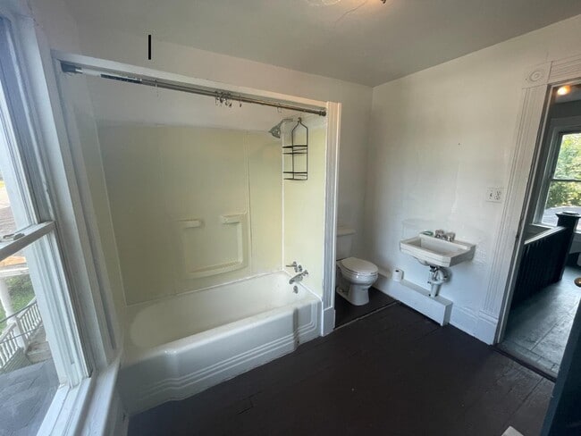 Building Photo - 2019 Main St