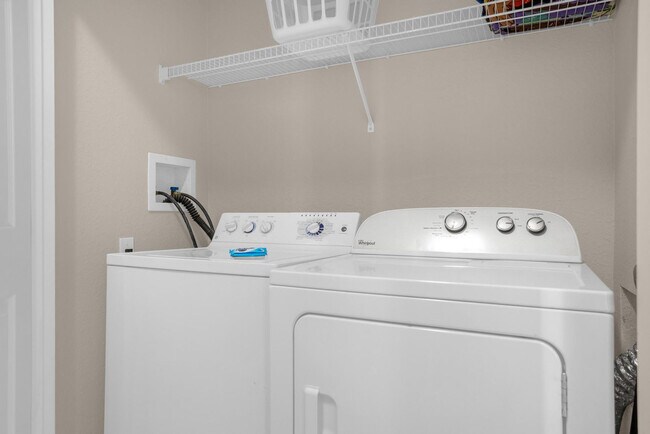 Building Photo - 2307 Silver Palm Dr