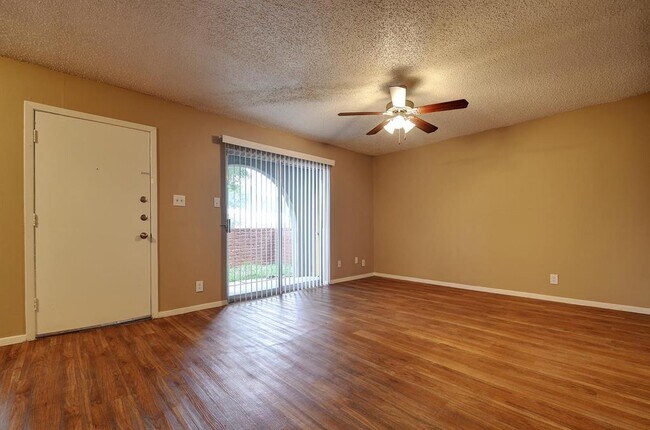 Building Photo - 2414 Ventura Dr