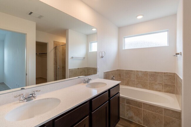 Building Photo - 5601 Bellissima Way