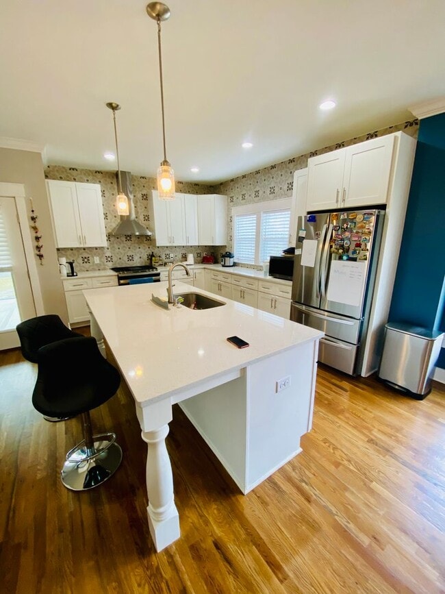 Building Photo - Spectacular 4Bed/3Bath Minutes to Duke with Fenced In Yard