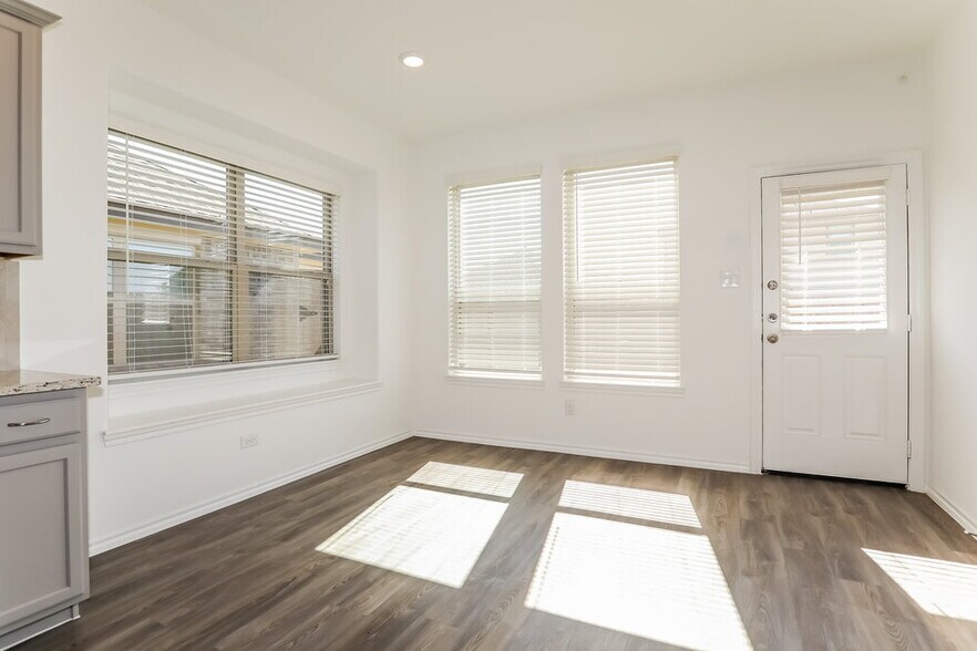 Building Photo - 25523 Pitchfork Ranch Pl