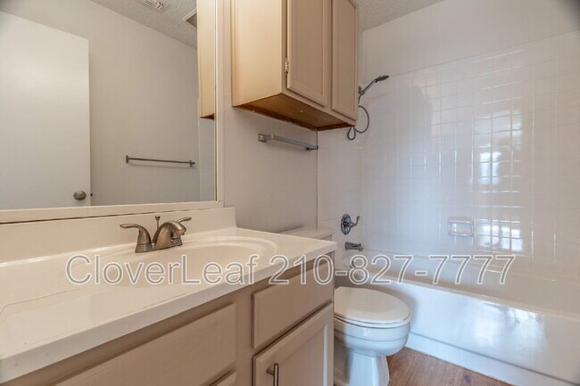 Building Photo - 5528 Lochmoor