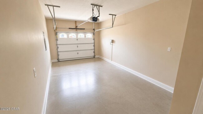 Building Photo - 9010 Polly Ave