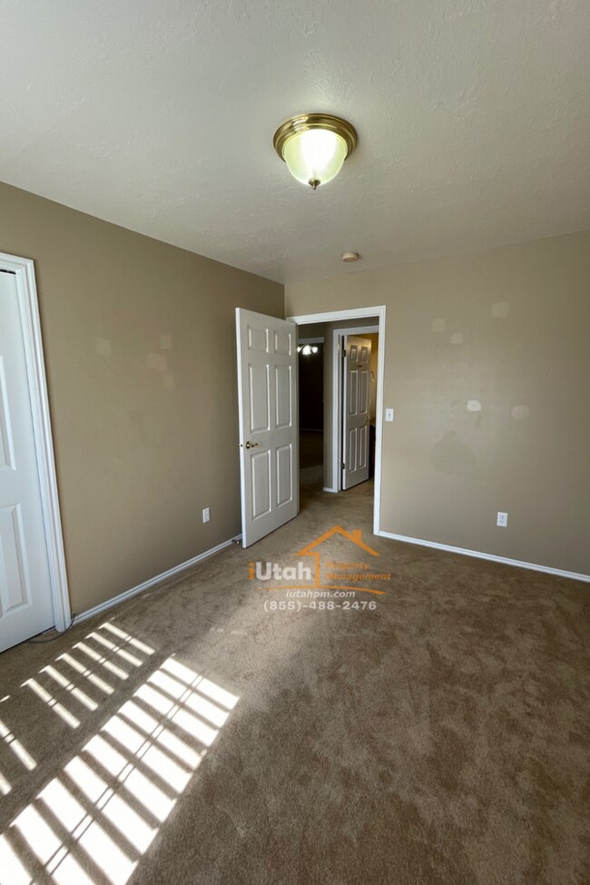 Building Photo - East Layton 6 Bdrm 3 Bth 2 car garage home.