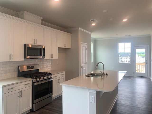 Building Photo - 656 Gimari Dr