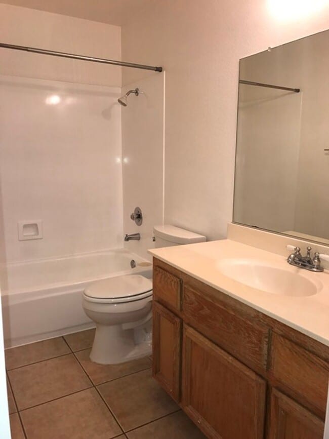 Building Photo - Nice house