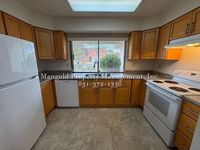 Building Photo - Remodeled 4BR Home with Bonus Room, Fireplace, Yard & 2-Car Garage