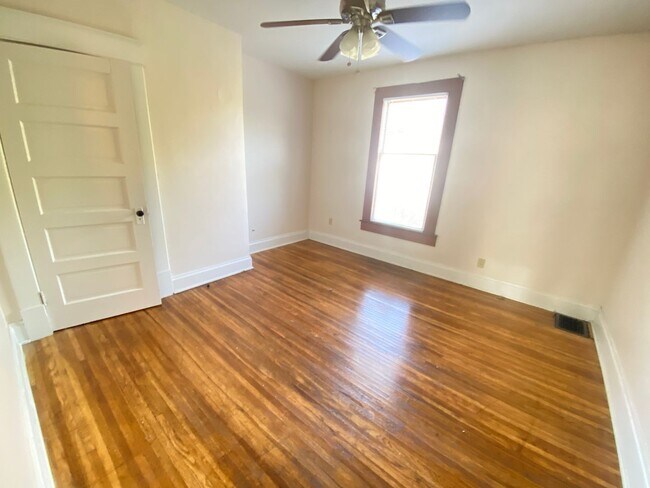Building Photo - 2300 Indianola Ave
