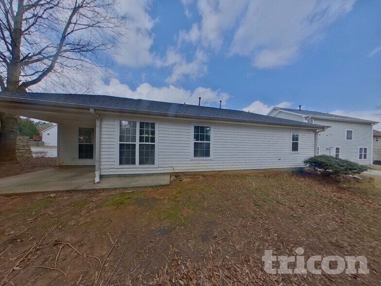 Building Photo - 4875 Larkspur Ln