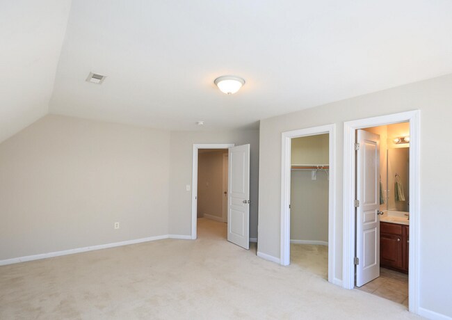 Building Photo - 8417 Henderson Rd