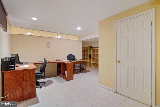 Building Photo - 5135 Summit Dr