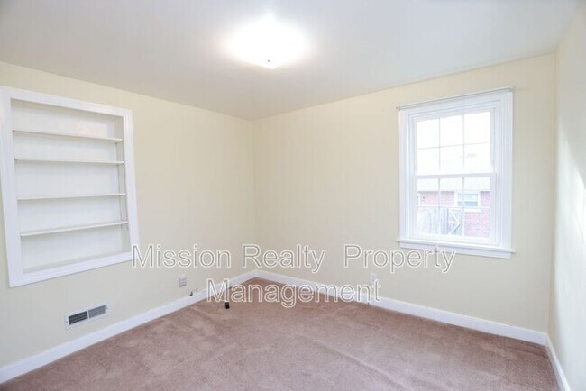 Building Photo - 8707 Mapleton Rd