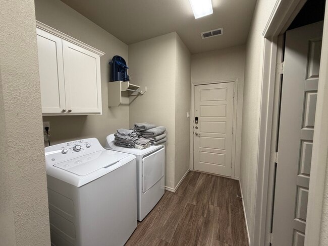 Building Photo - 2111 10th St