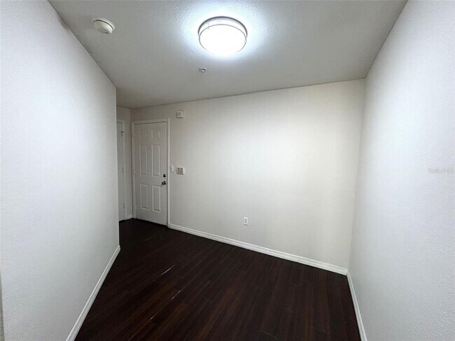 Building Photo - 2015 Erving Cir