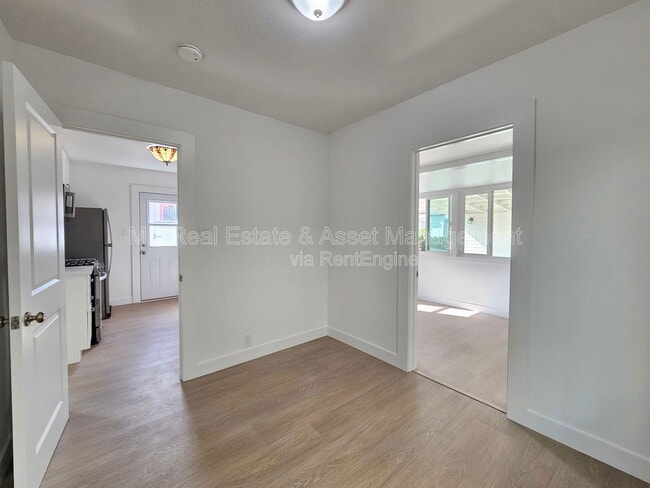 Building Photo - 635 4th St