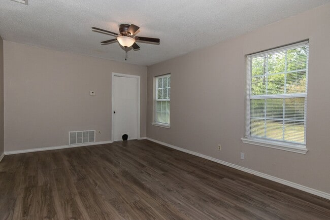 Building Photo - 1103 Pecan Ave