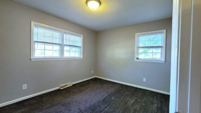 Building Photo - 3 Bedroom brick home downtown Wilmington