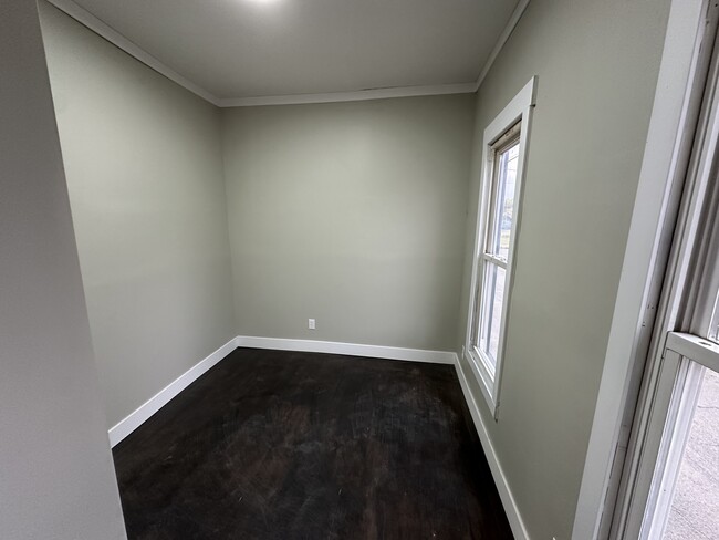 Building Photo - 16 S McGee St