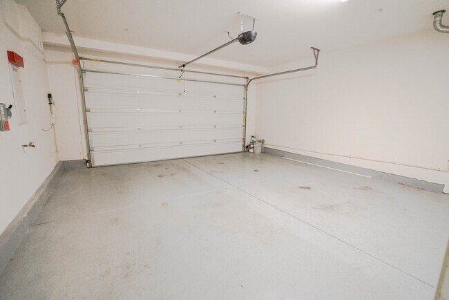 Building Photo - COMING SOON! West Creek 3 Bedroom Rental H...
