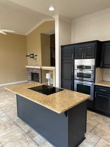 Building Photo - 15400 Zaharias St